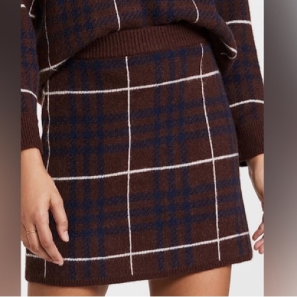 En Saison Dresses & Skirts - NWOT En Saison Plaid Sweater Knit Mini Skirt In Brown Multi Size Medium.